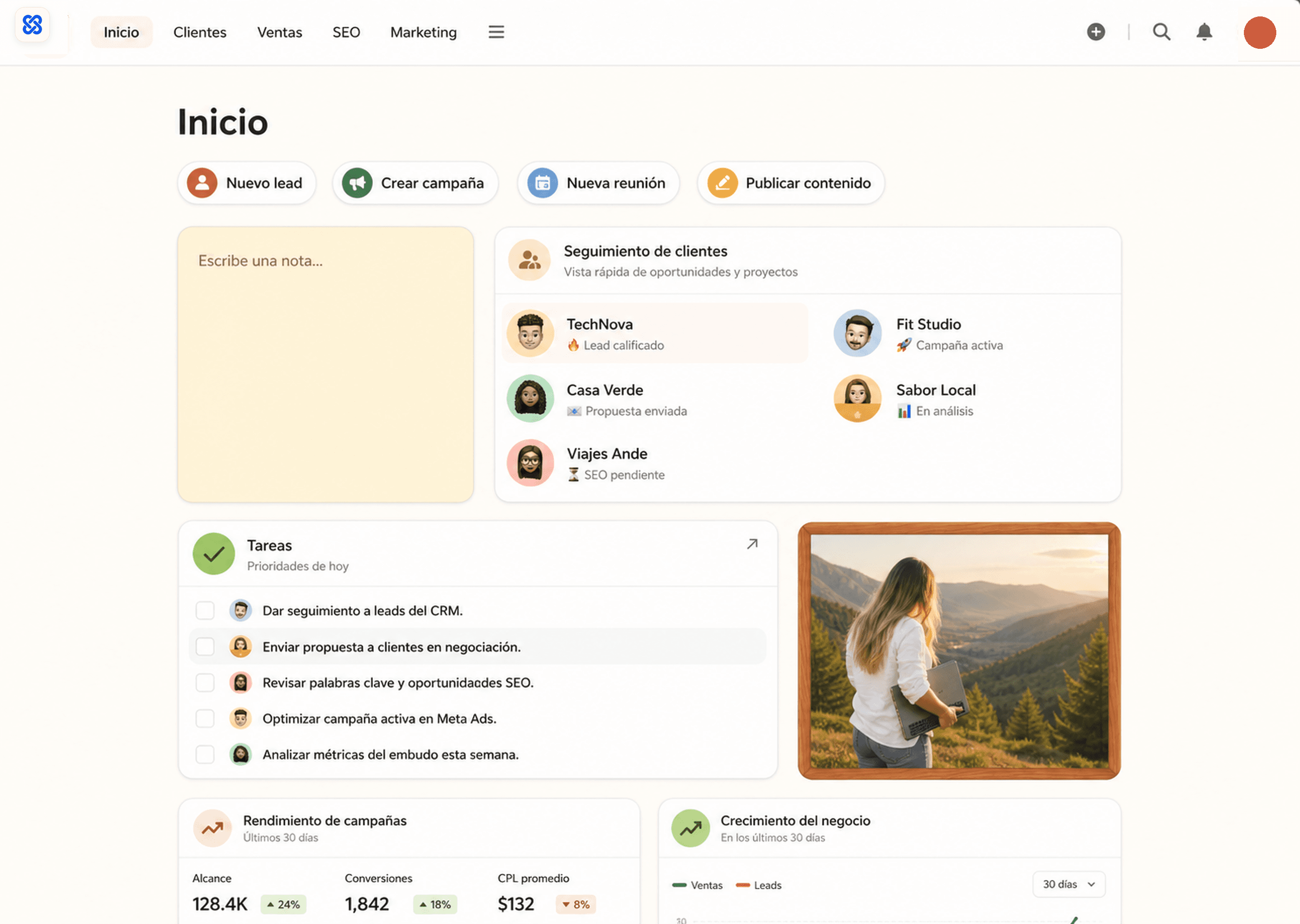 Panel web de crecimiento con clientes, tareas, SEO y metricas comerciales